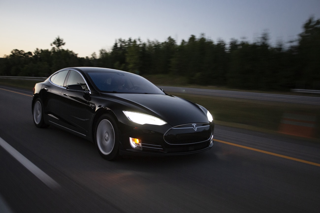Tesla Model S Plaid — электрический седан